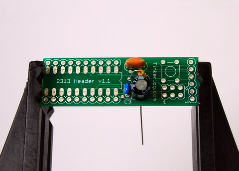 Insert resonator and electrolytic capacitor